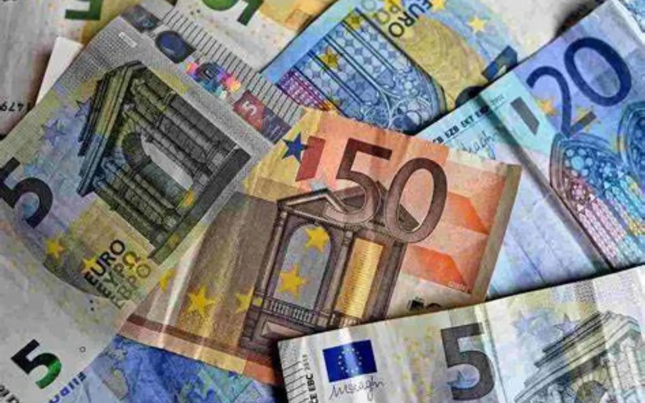 Guida aggiornata alle nuove regole sulle banconote fuori corso: quali non avranno più valore da luglio 2025 Guida aggiornata alle nuove regole sulle banconote fuori corso: quali non avranno più valore da luglio 2025
