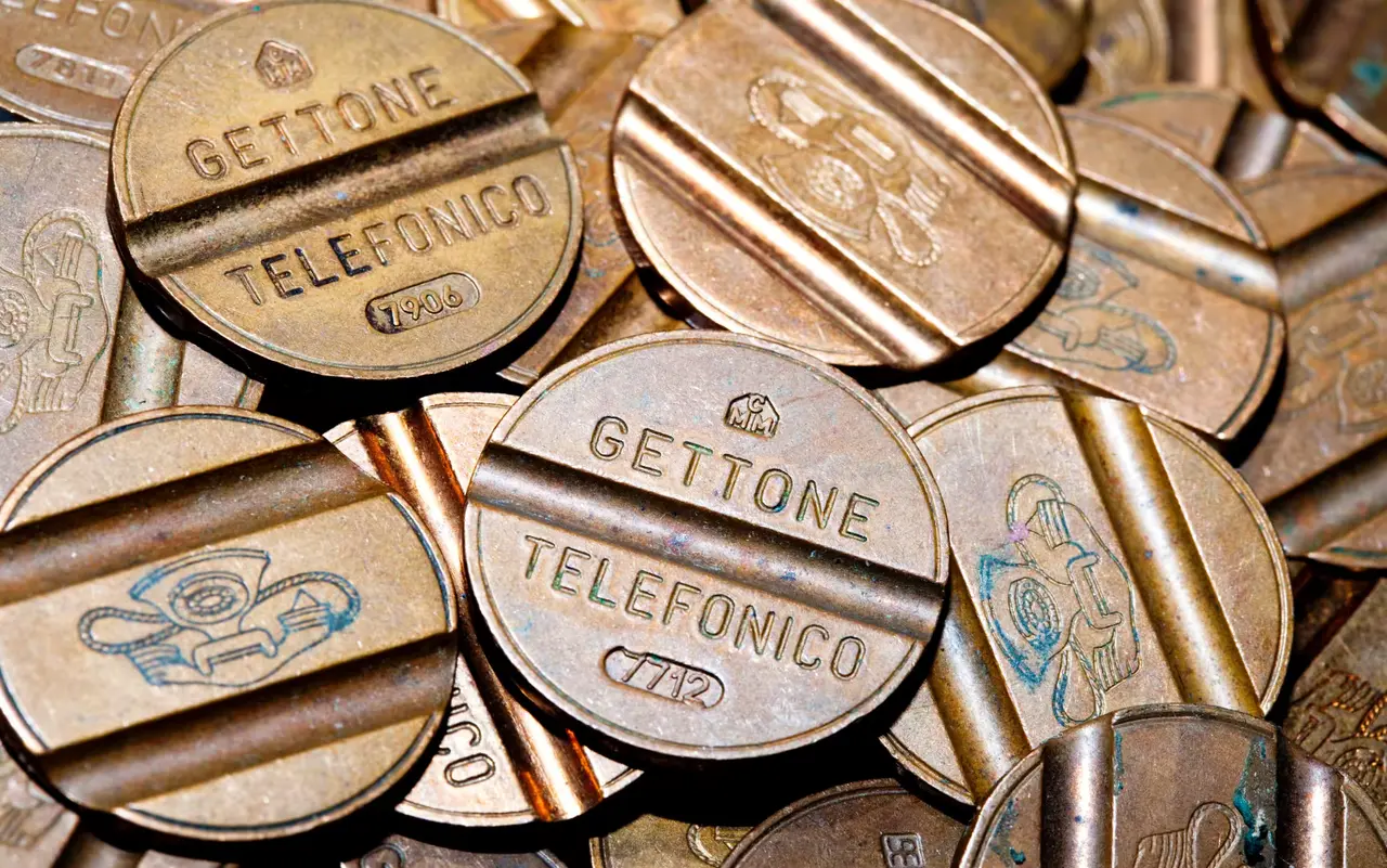 Le 4 caratteristiche che rendono un gettone telefonico d’epoca un investimento da migliaia di euro secondo i collezionisti Le 4 caratteristiche che rendono un gettone telefonico d’epoca un investimento da migliaia di euro secondo i collezionisti